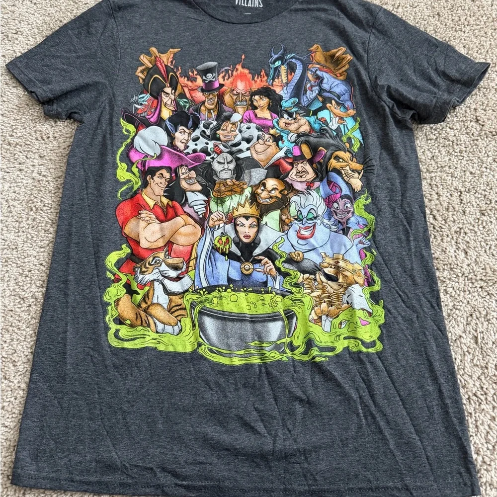 Disney Villains Group Collage Graphic T-Shirt Women’s Size Small NWT